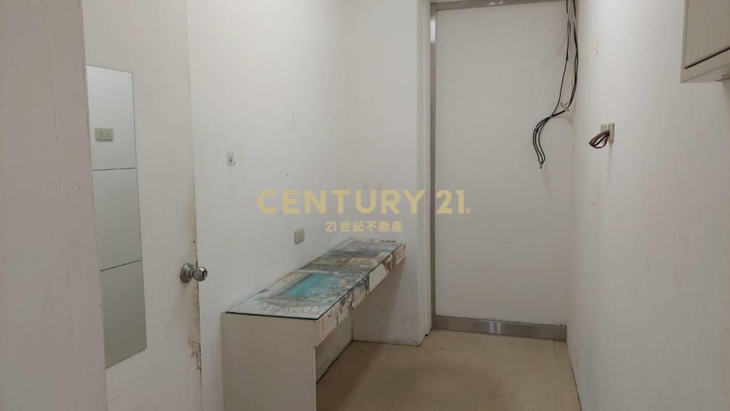 松仁金店面(租13)