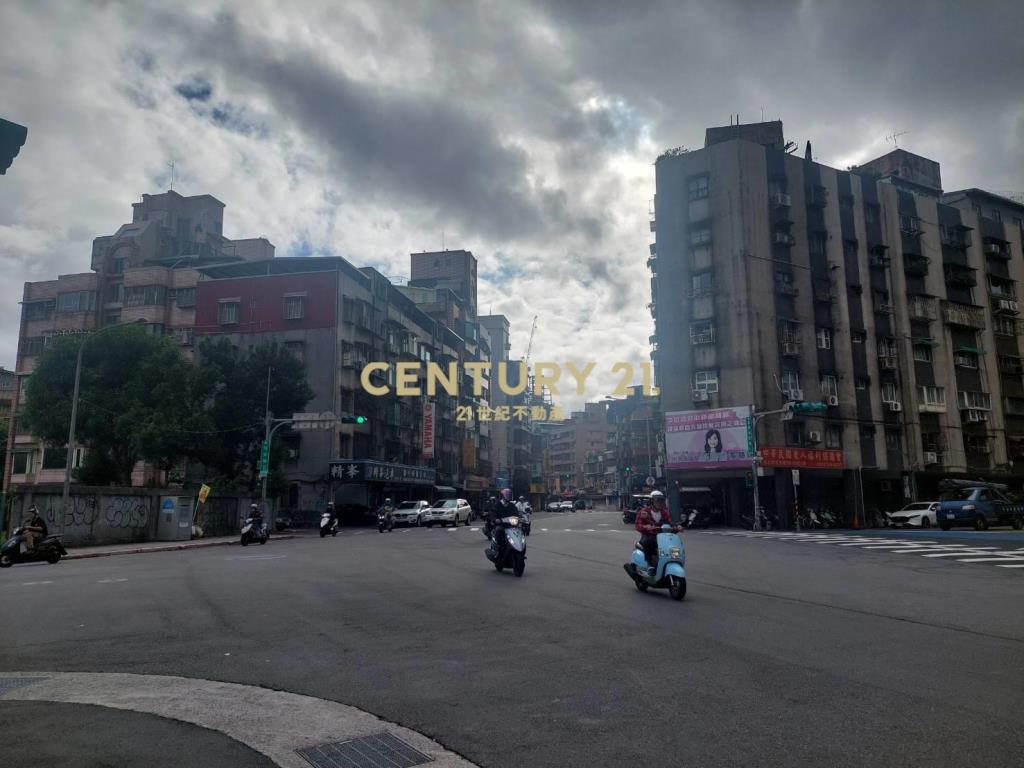 嘉興街三角窗店面(租9)