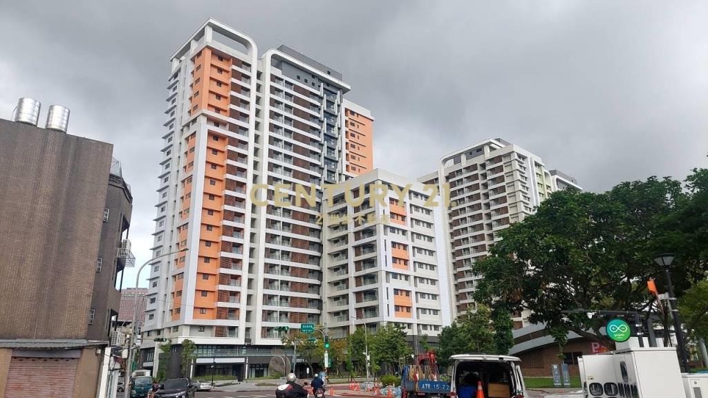 嘉興街三角窗店面(租9)