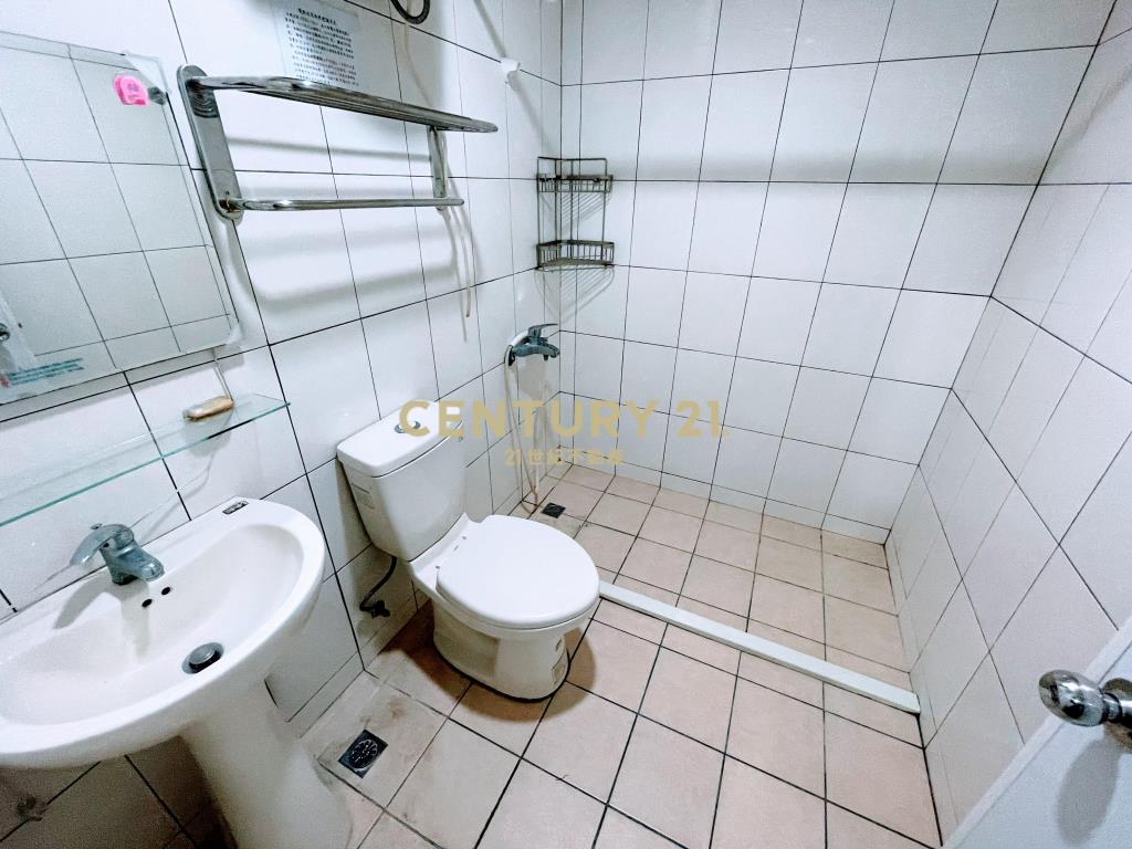 總站透天收租套房(租12)