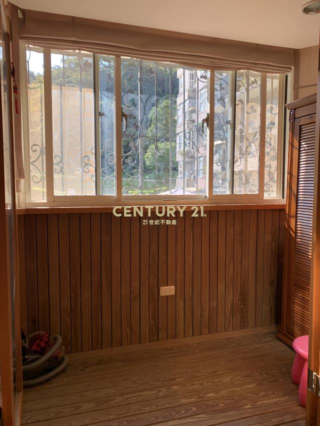 華廈2房+車位(租24)