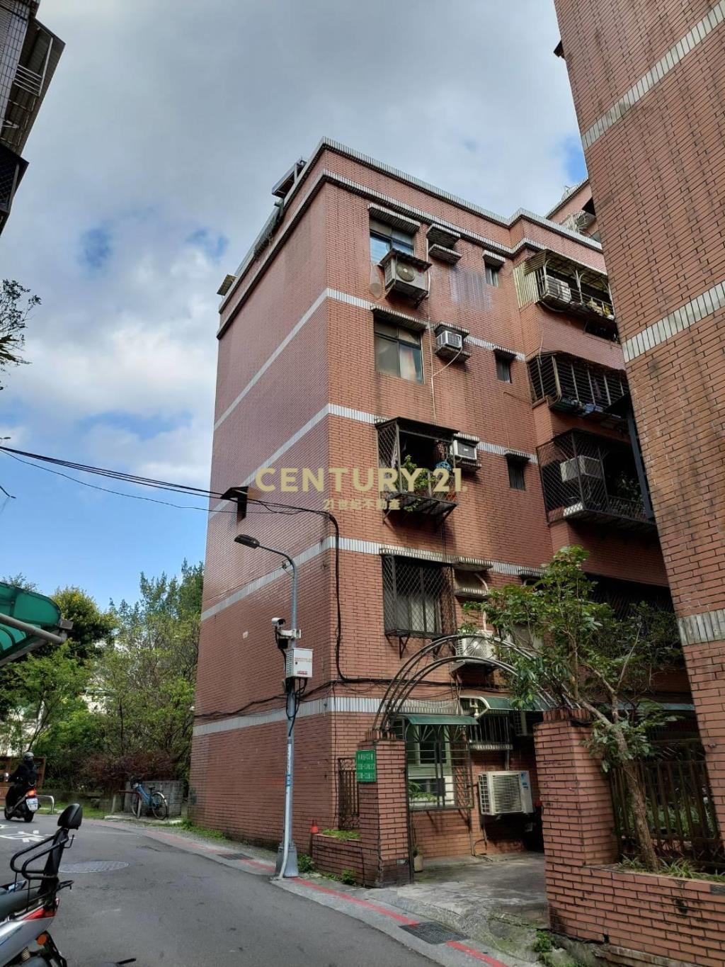 吳興432巷頂加(租32)