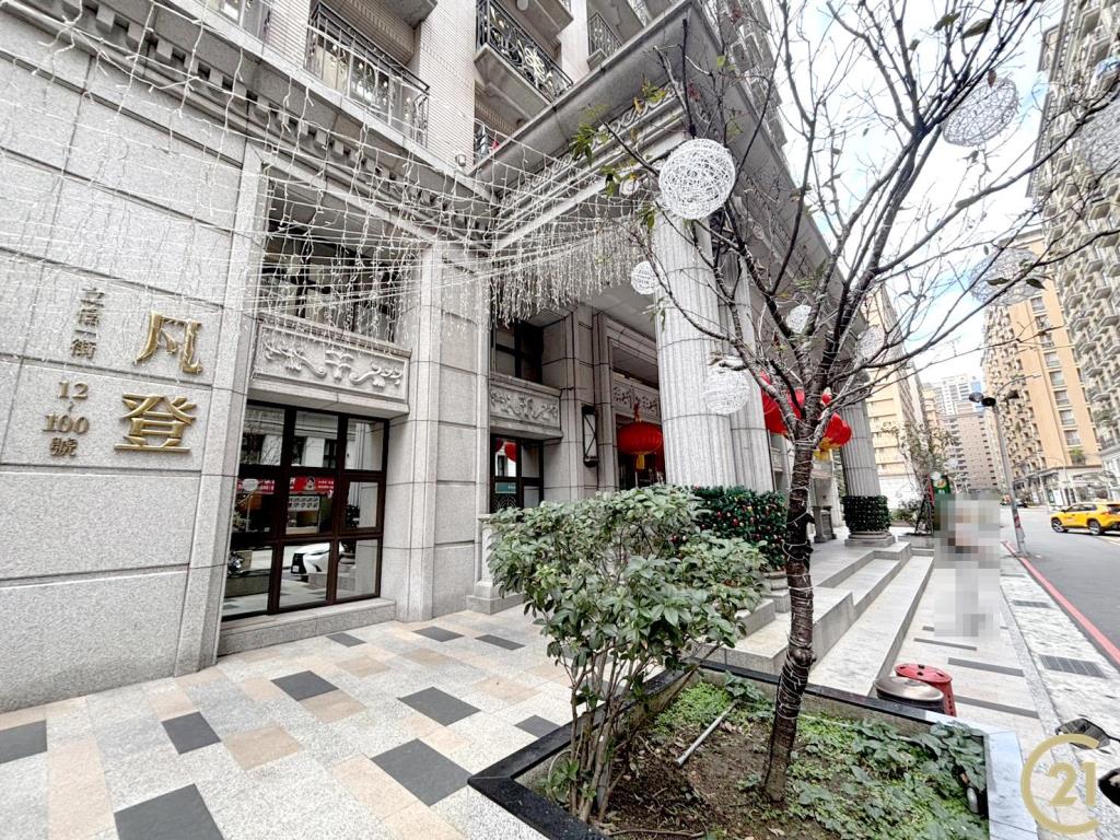 【外26》新莊凡登四房附車位