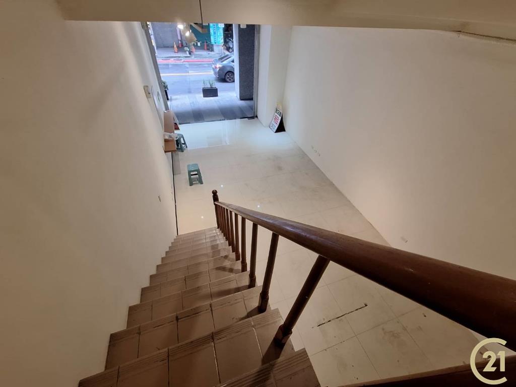 【062】捷運時尚君品店面