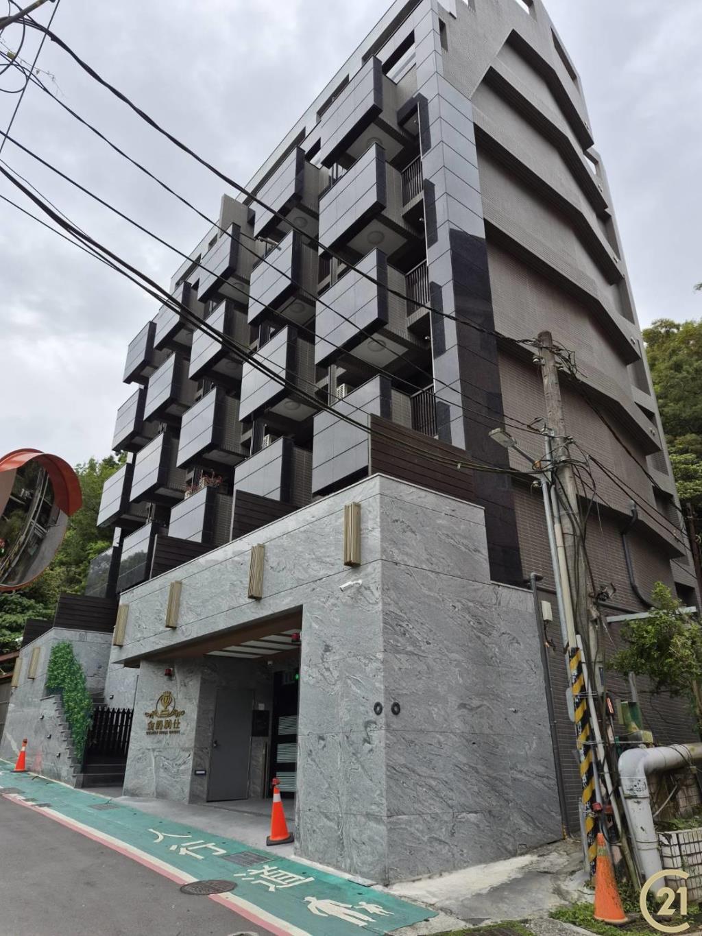 【018》金爵騎仕套房車位