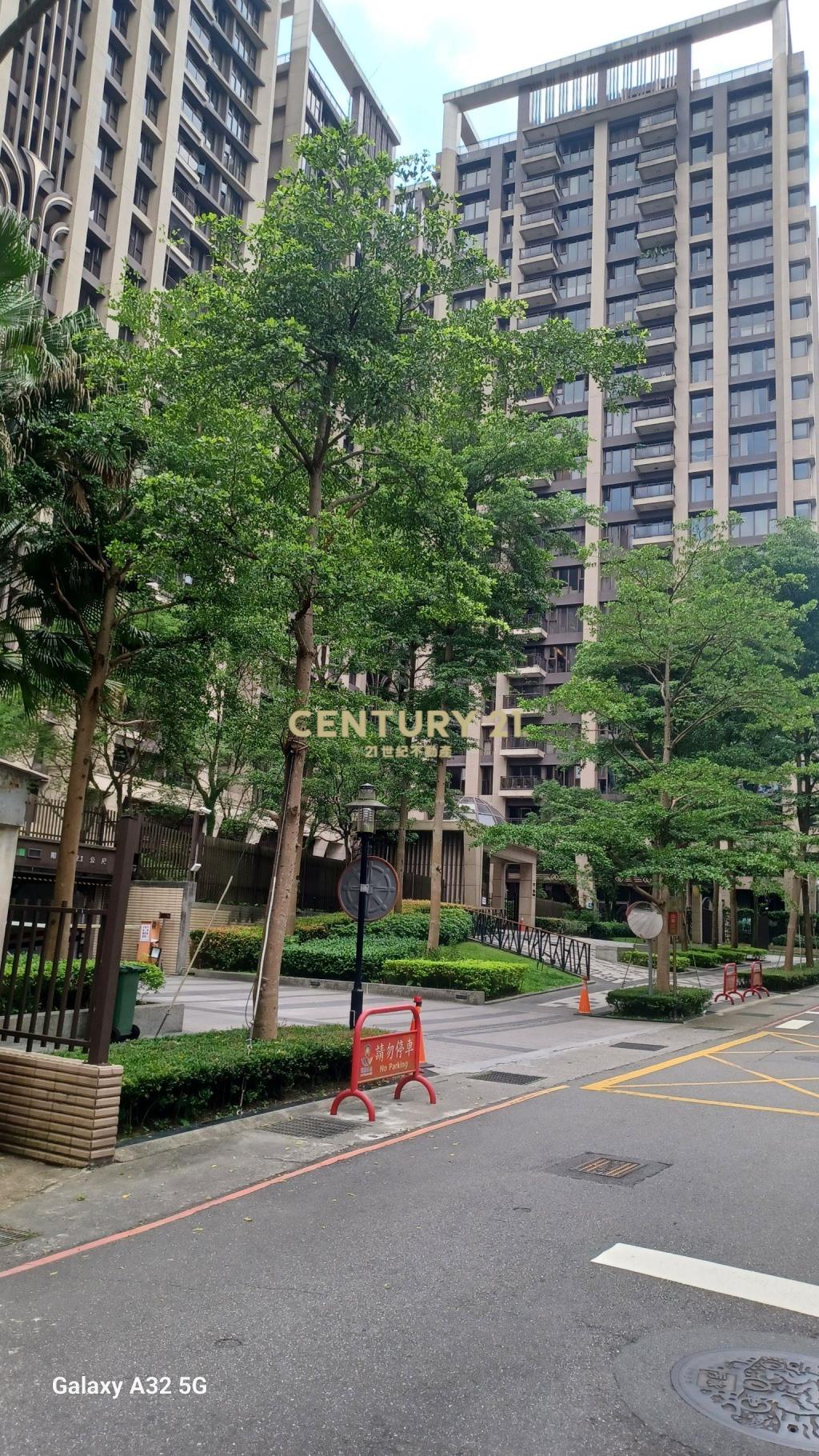 東方新都樓中樓