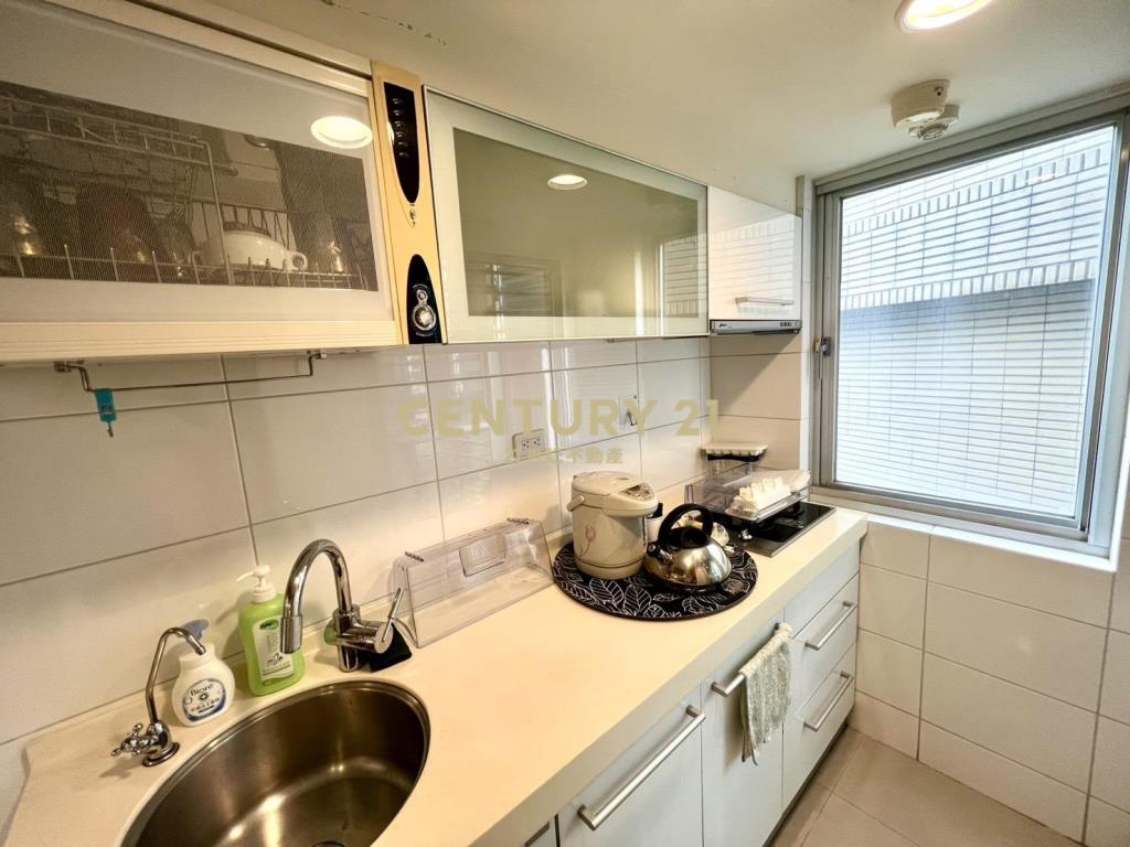 美麗華2面採光邊間電梯