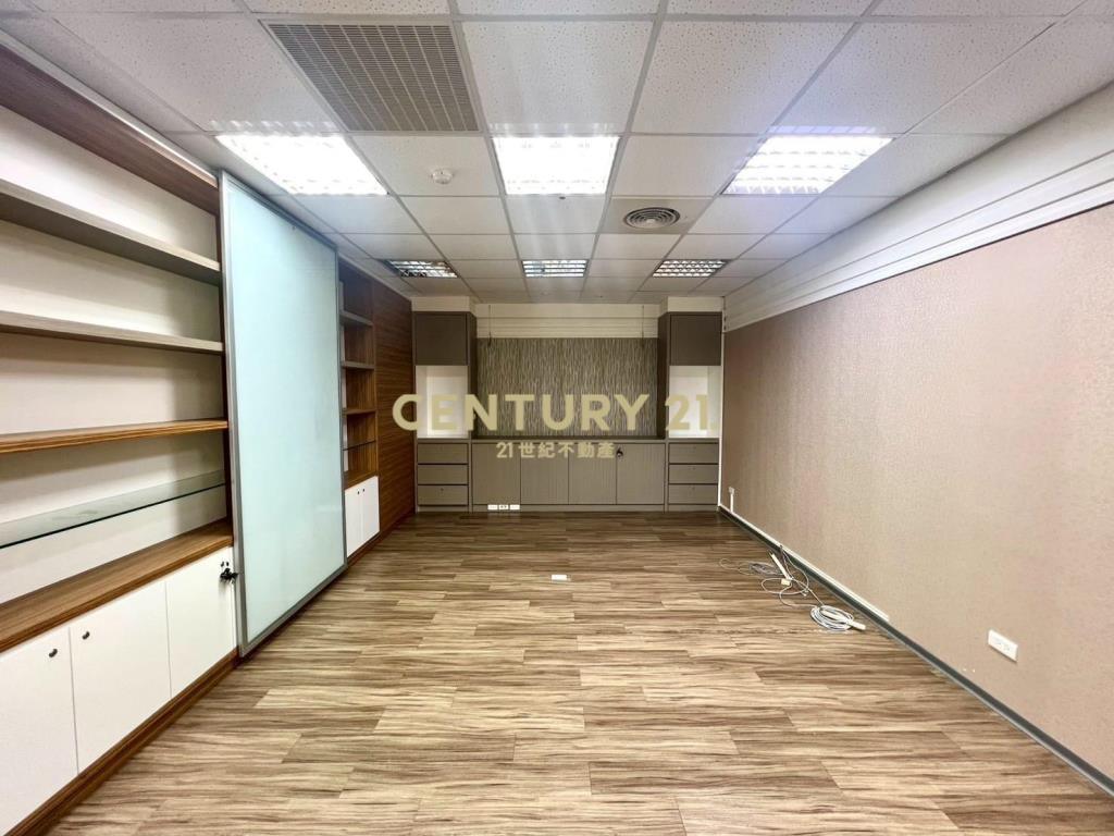 捷運3分一層一戶高檔辦公