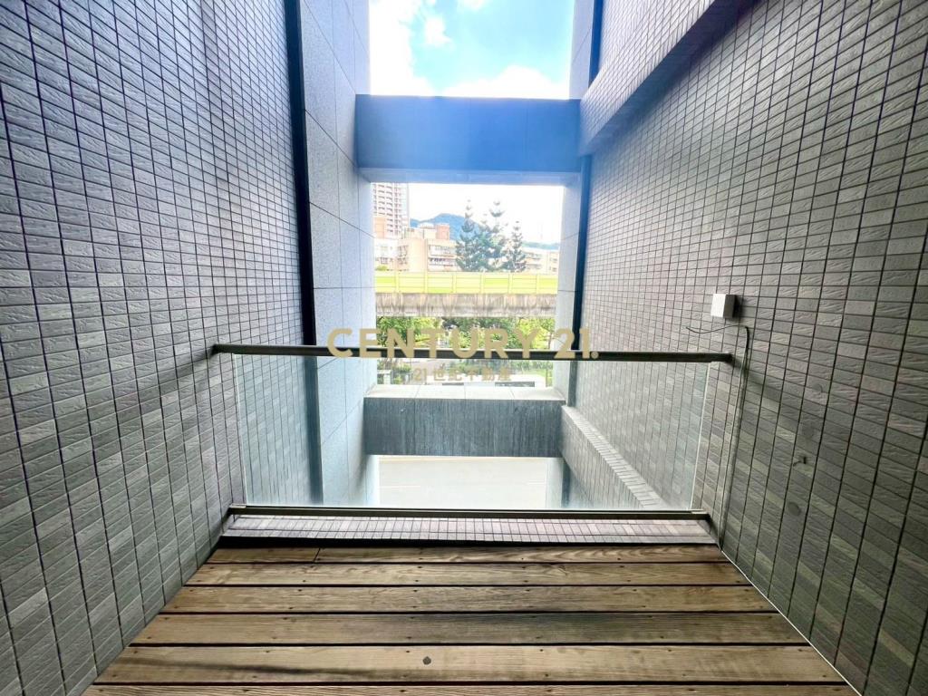 捷運3分一層一戶高檔辦公