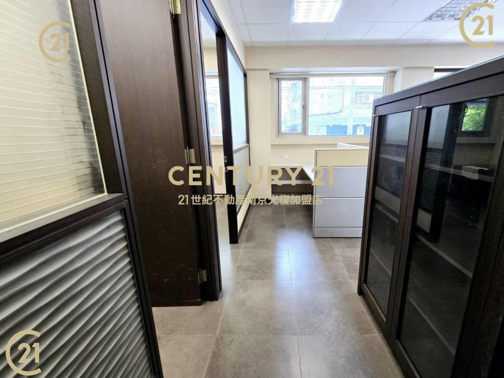 興隆忠順三角窗2層店面