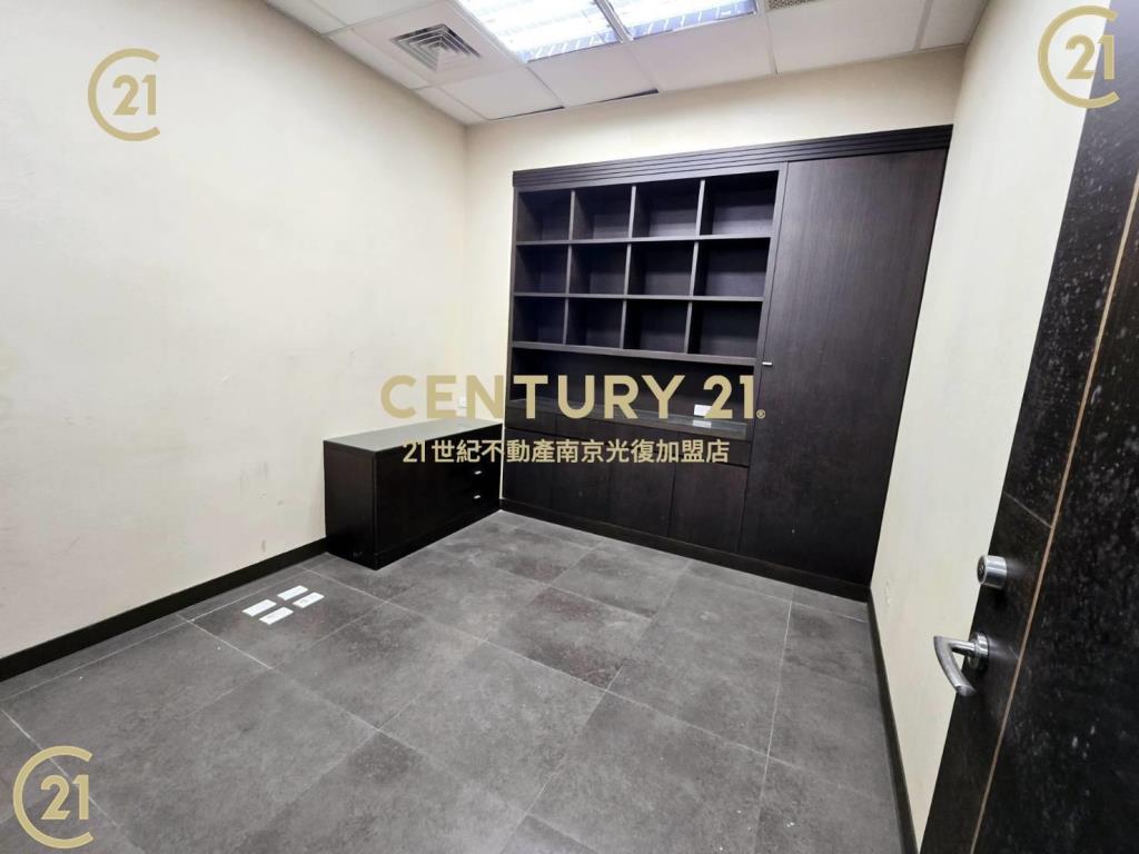 興隆忠順三角窗2層店面