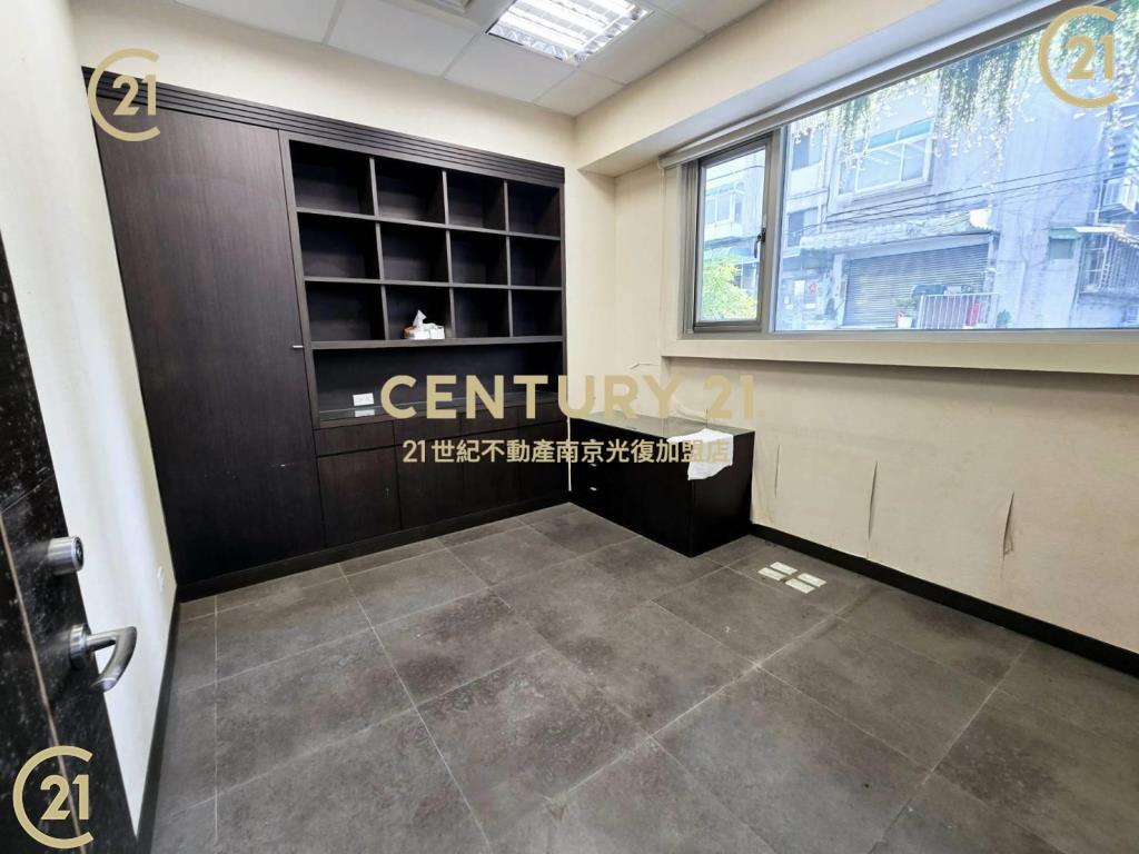 興隆忠順三角窗2層店面