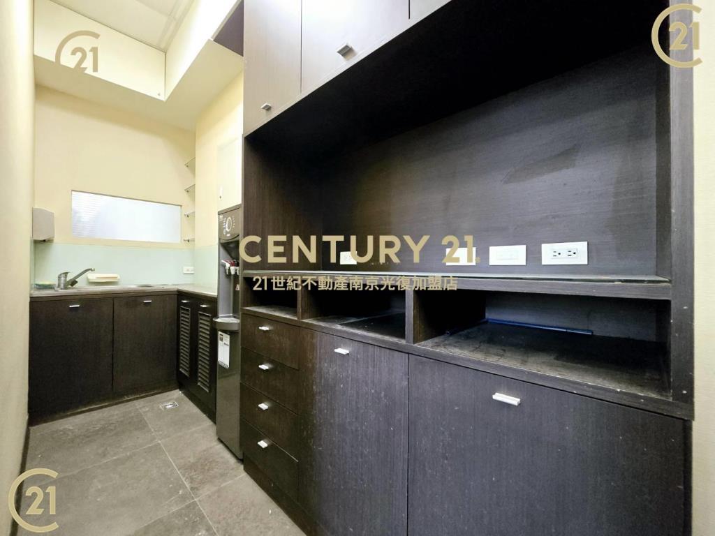 興隆忠順三角窗2層店面