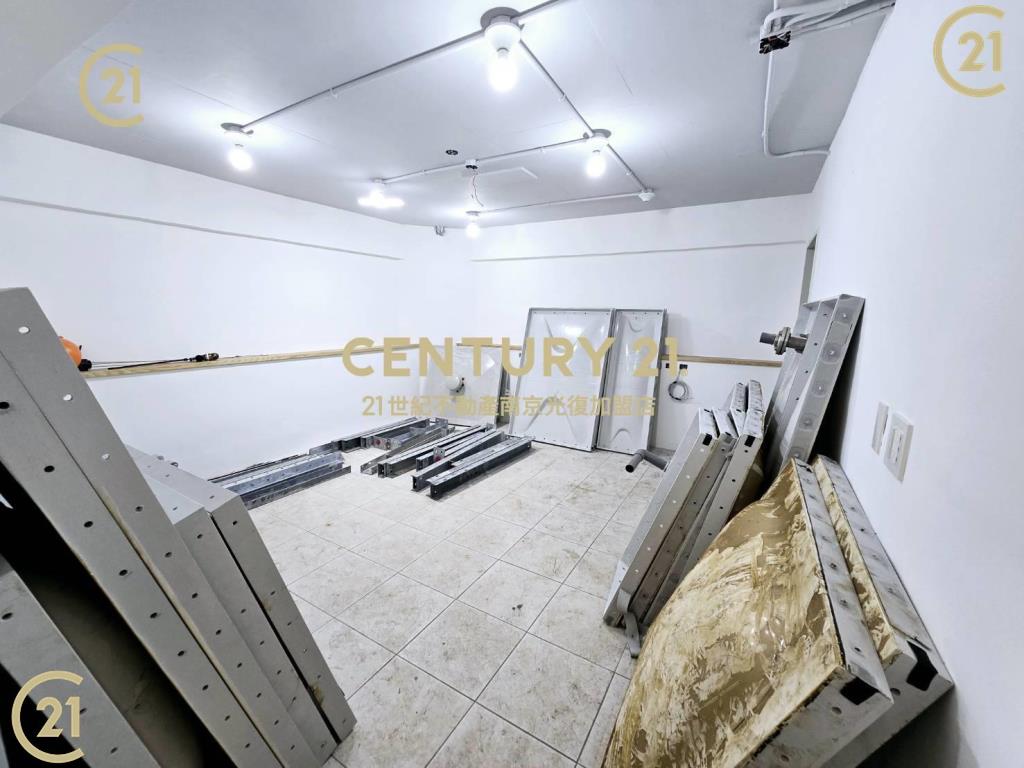 興隆忠順三角窗2層店面