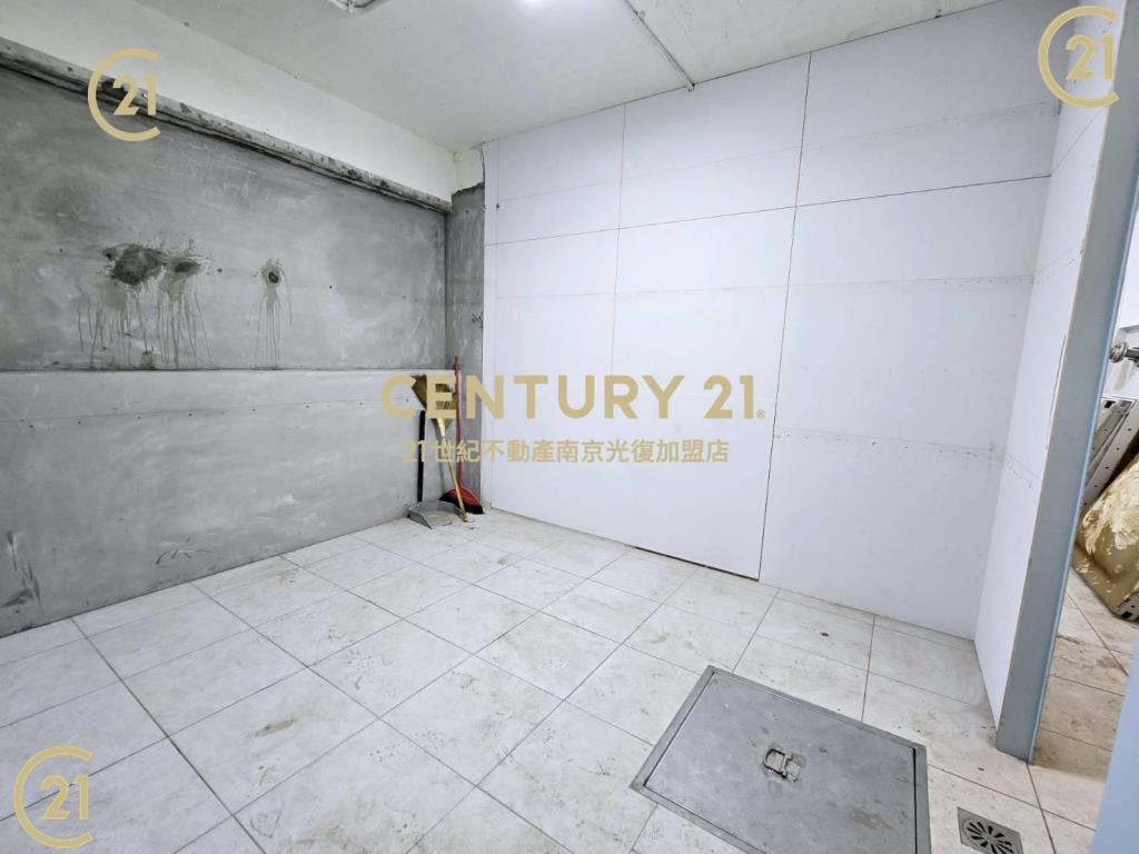 興隆忠順三角窗2層店面