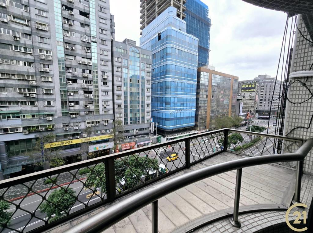 南京三民捷運3房~車可租