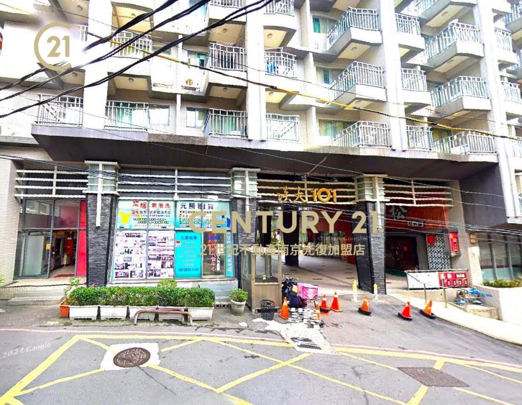 淡江大學校區金店面