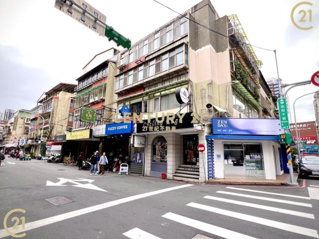 育達商職三角窗金店面