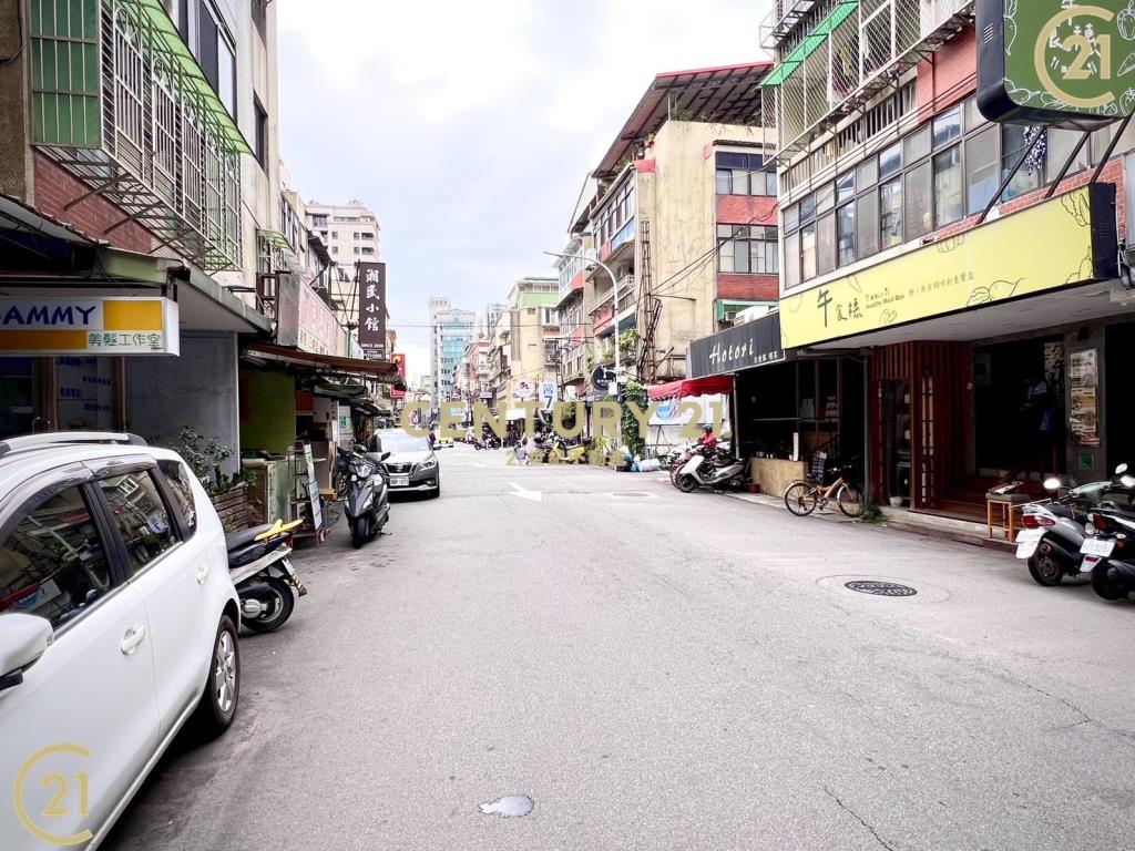 育達商職三角窗金店面