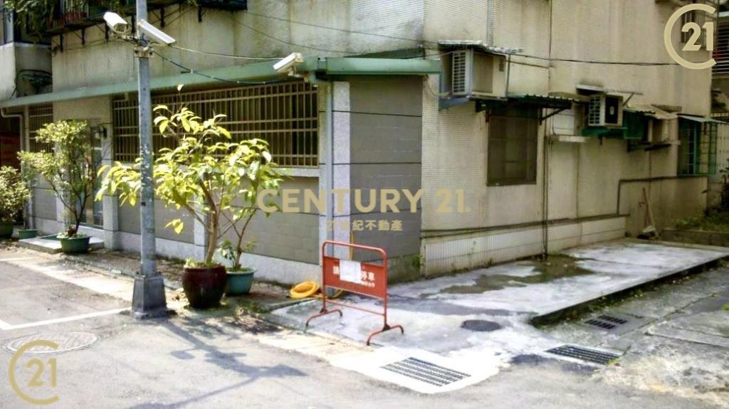 國泰民生新城1樓可停車