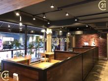 松山稀有角間餐廳店面