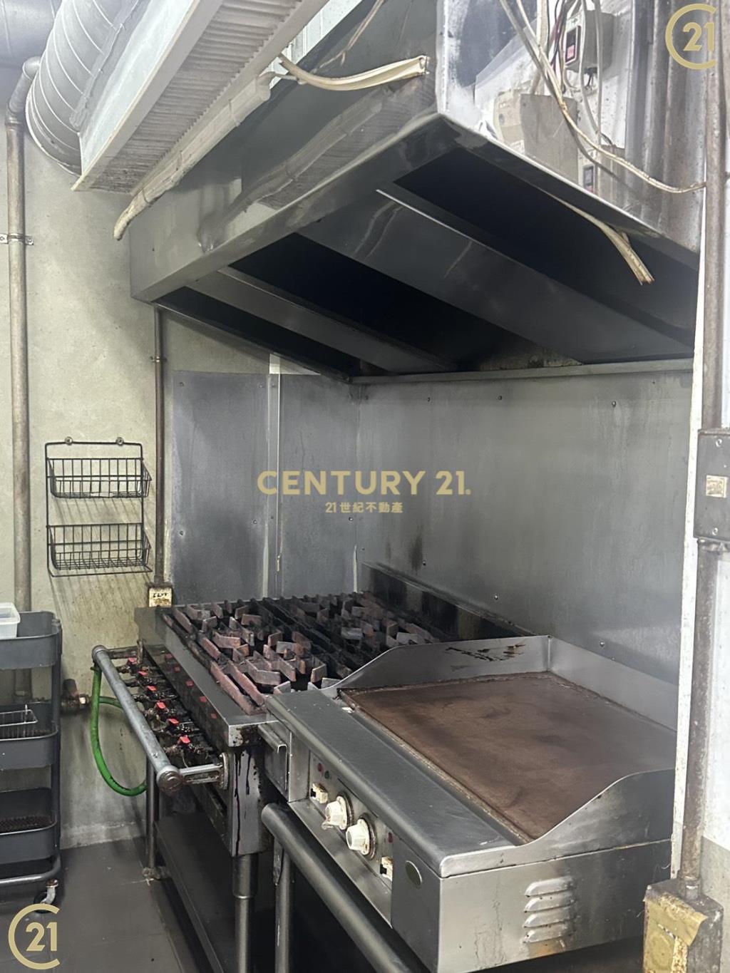 松山稀有角間餐廳店面