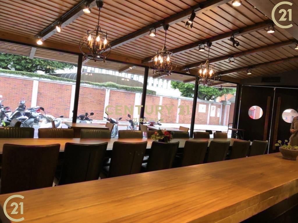 松山稀有角間餐廳店面