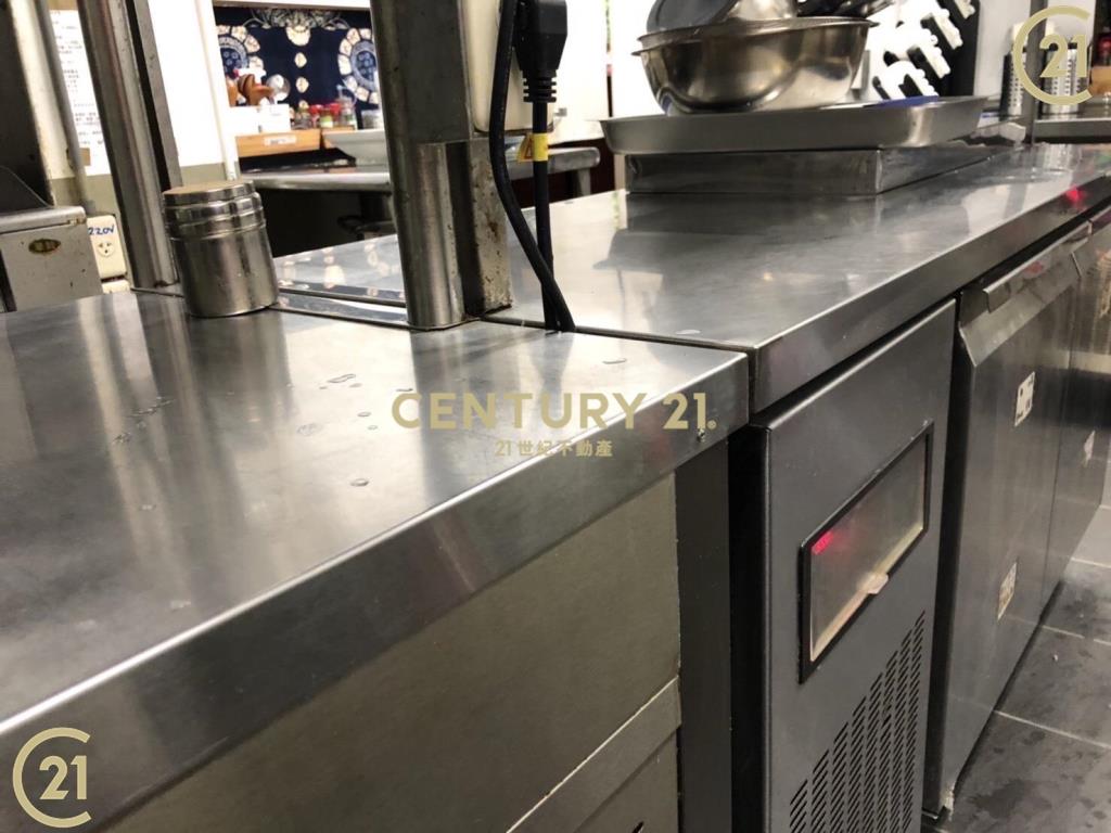 松山稀有角間餐廳店面