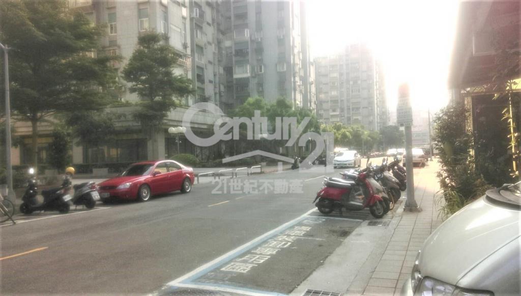 光復北路人潮金店