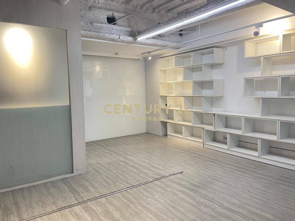 北城世貿美美商辦附車位