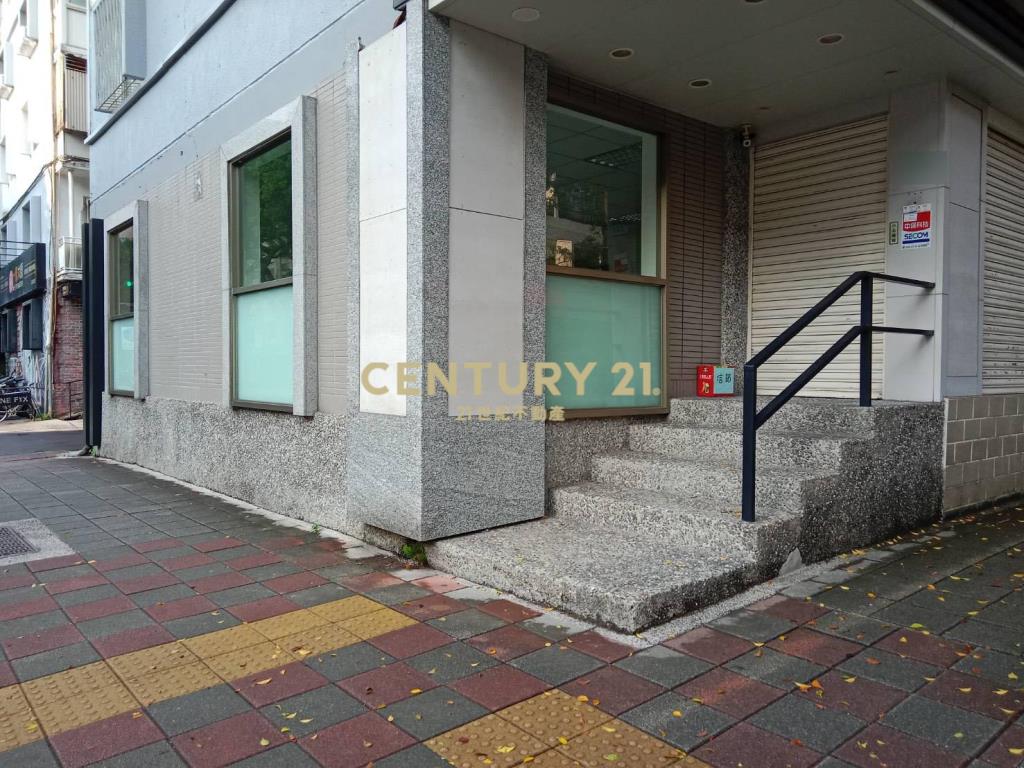 三民路三角窗金店面