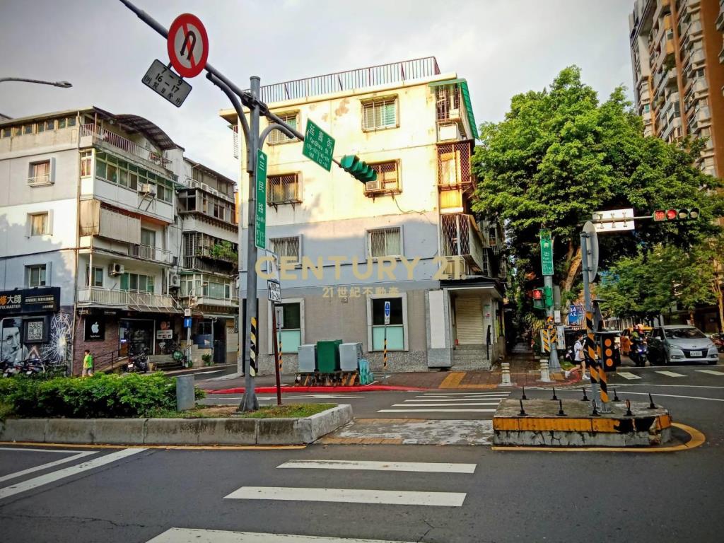 三民路三角窗金店面