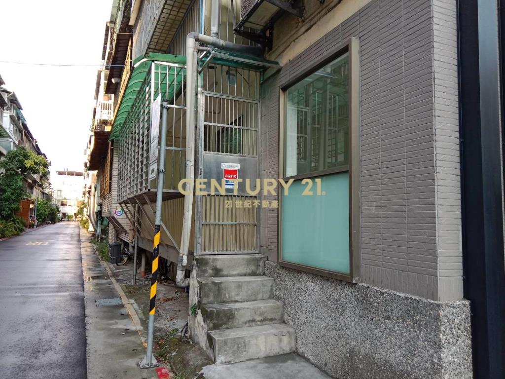 三民路三角窗金店面