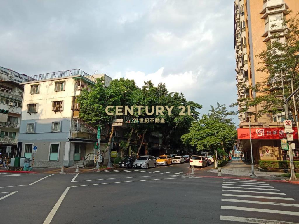 三民路三角窗金店面