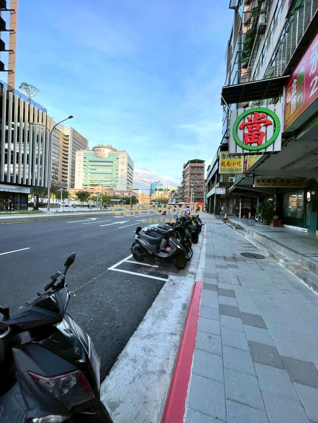 松山車站金店面