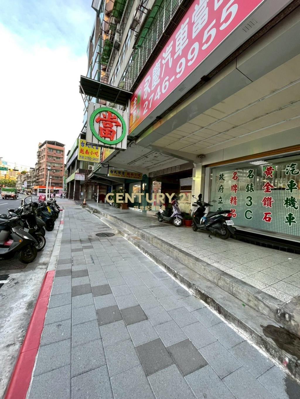 松山車站金店面