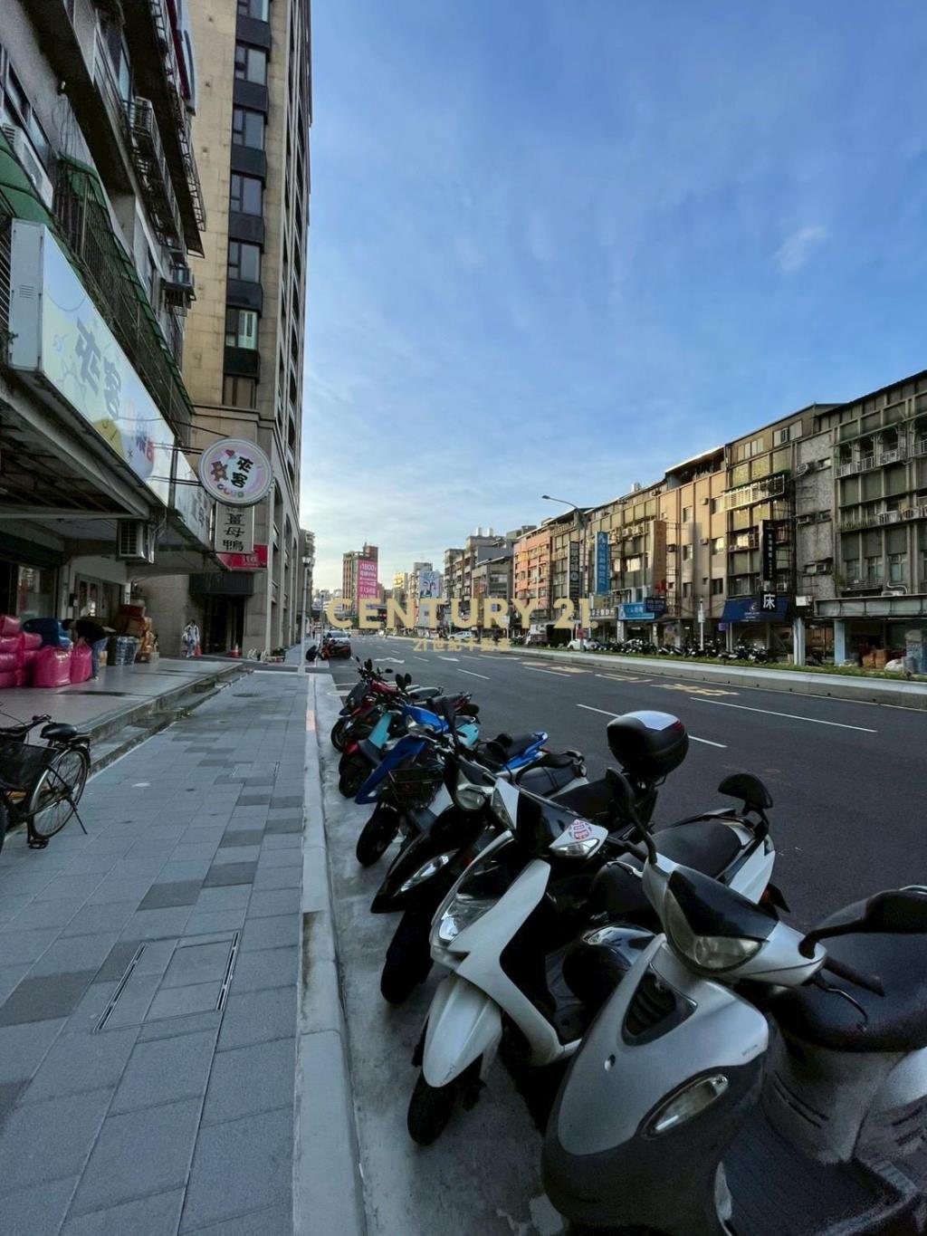 松山車站金店面