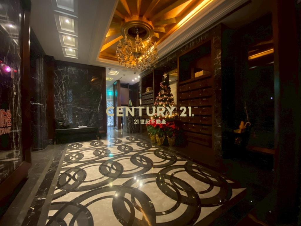 泰無限三角窗金店