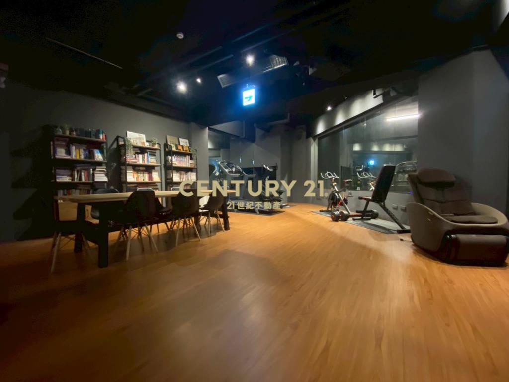 泰無限三角窗金店