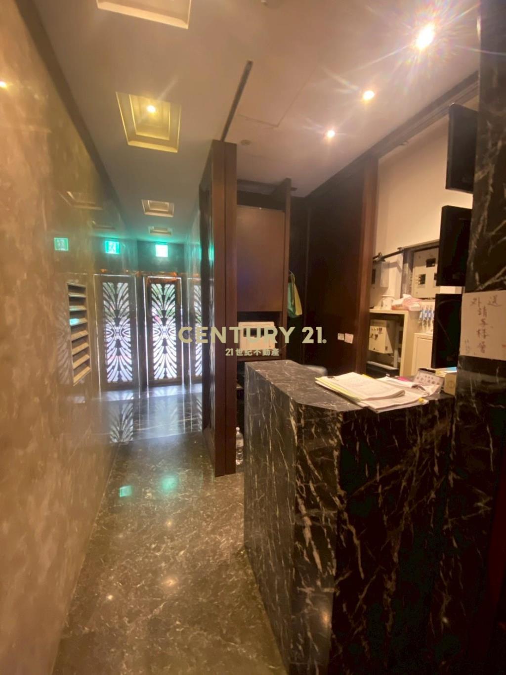 泰無限三角窗金店