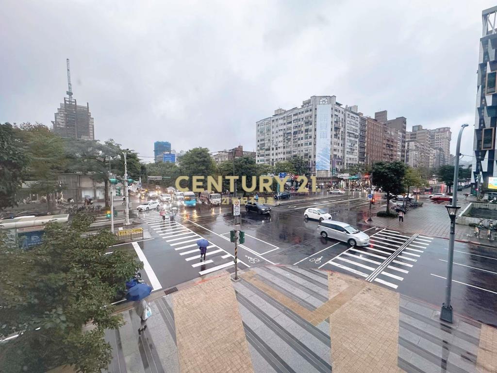 台大三角窗捷運金店王