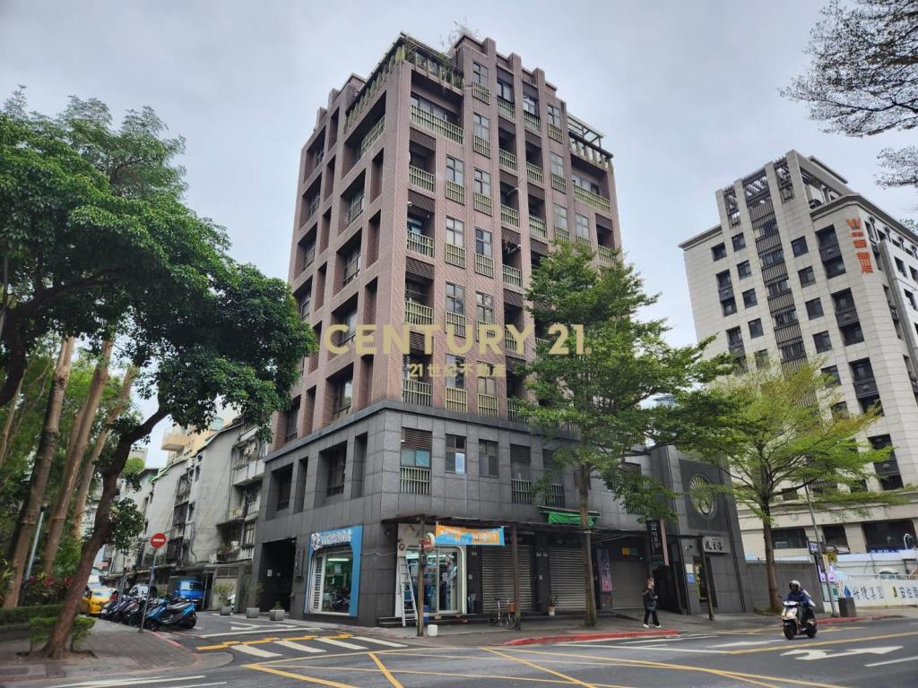 三民捷運收租角間鑽石店面