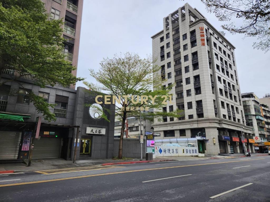 三民捷運收租角間鑽石店面