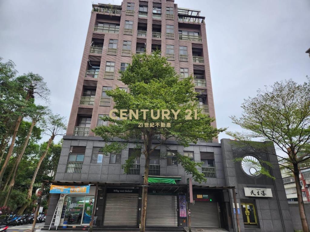 三民捷運收租角間鑽石店面