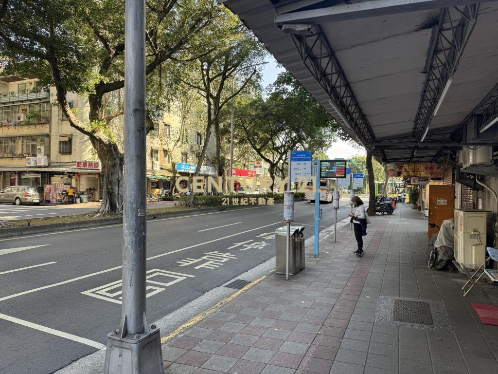 民生三角窗金店