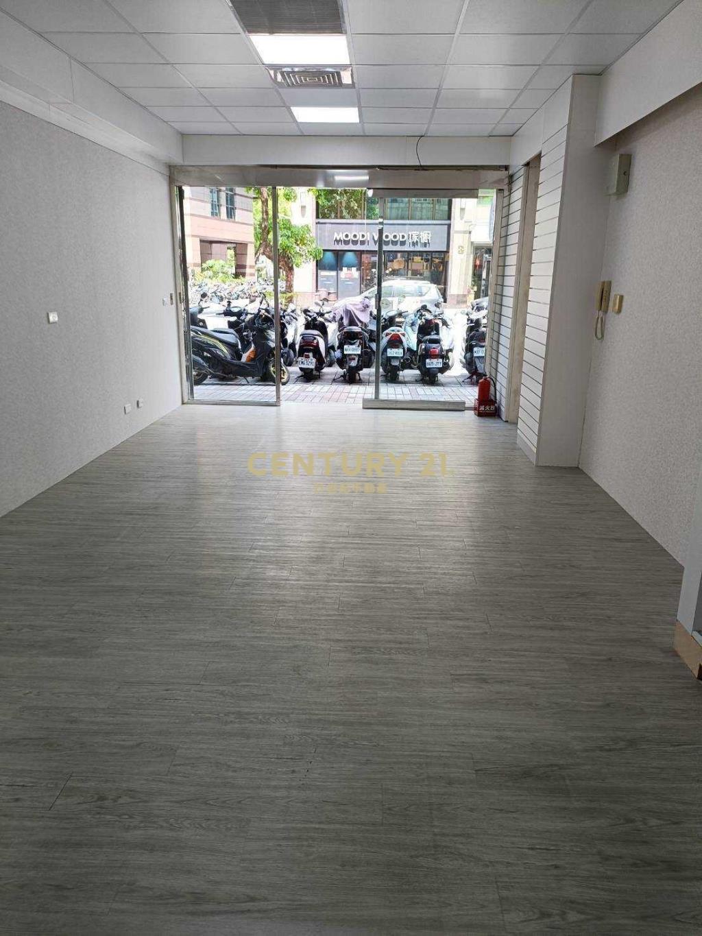 龍江挑高金鑽店面