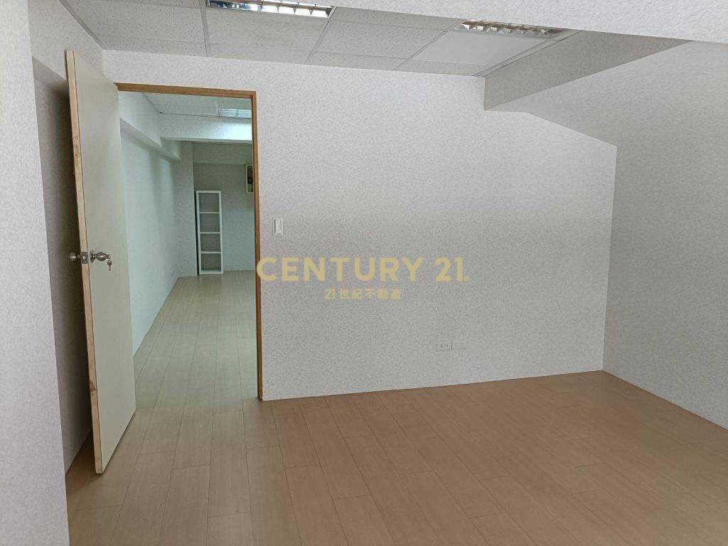 龍江挑高金鑽店面