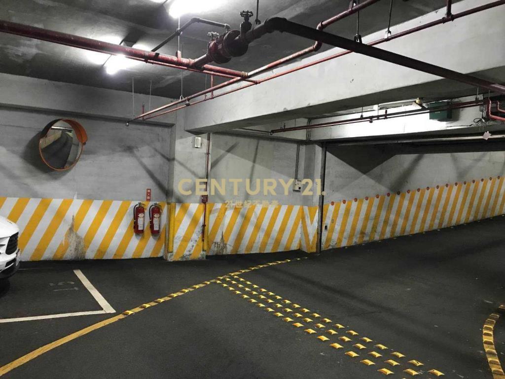 龍江挑高金鑽店面