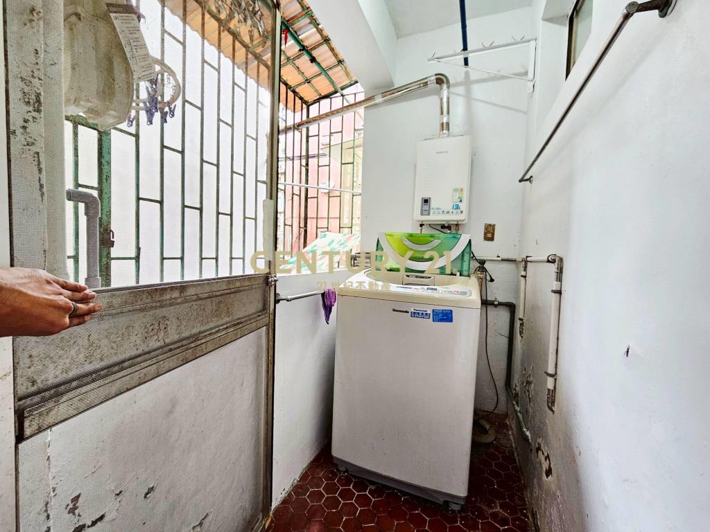 文德捷運邊間方正二樓