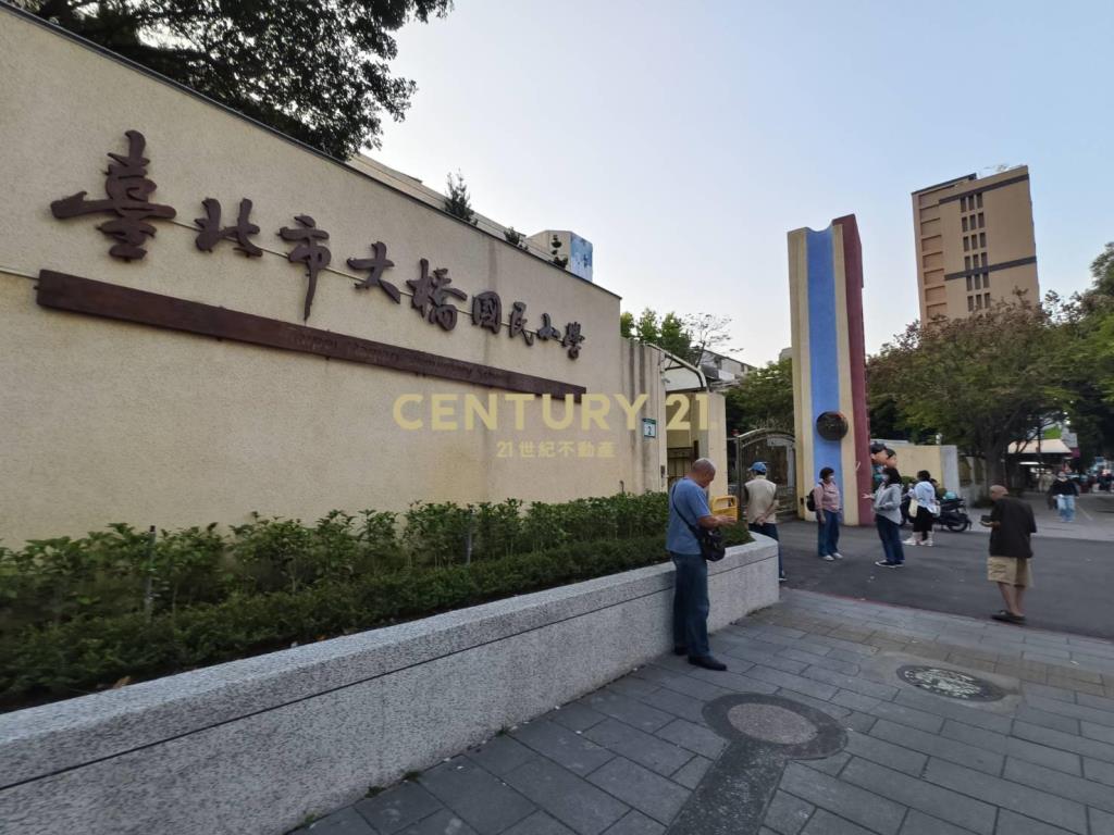 捷運大橋頭站住辦大廈